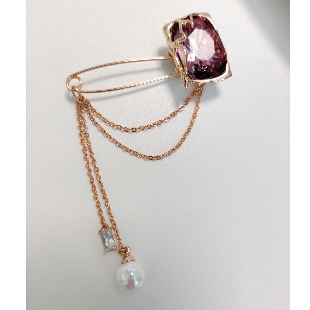 Брошь с кристаллами Swarovski