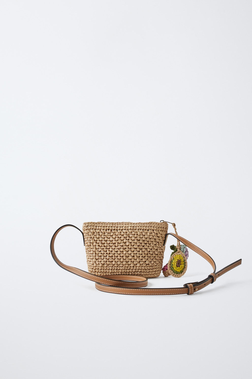 RAFFIA-EFFECT CROSSBODY BAG WITH CHARM - Zara фото 5