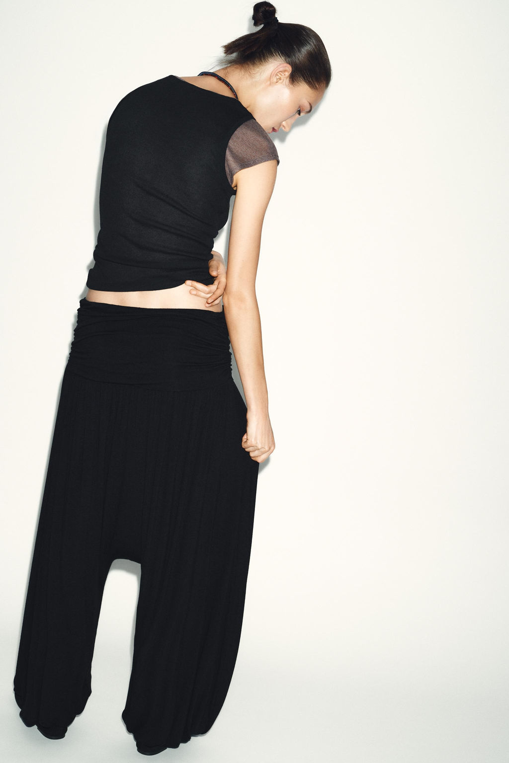 PANTAL?N BAGGY FLUIDO / Negro - Zara фото 6