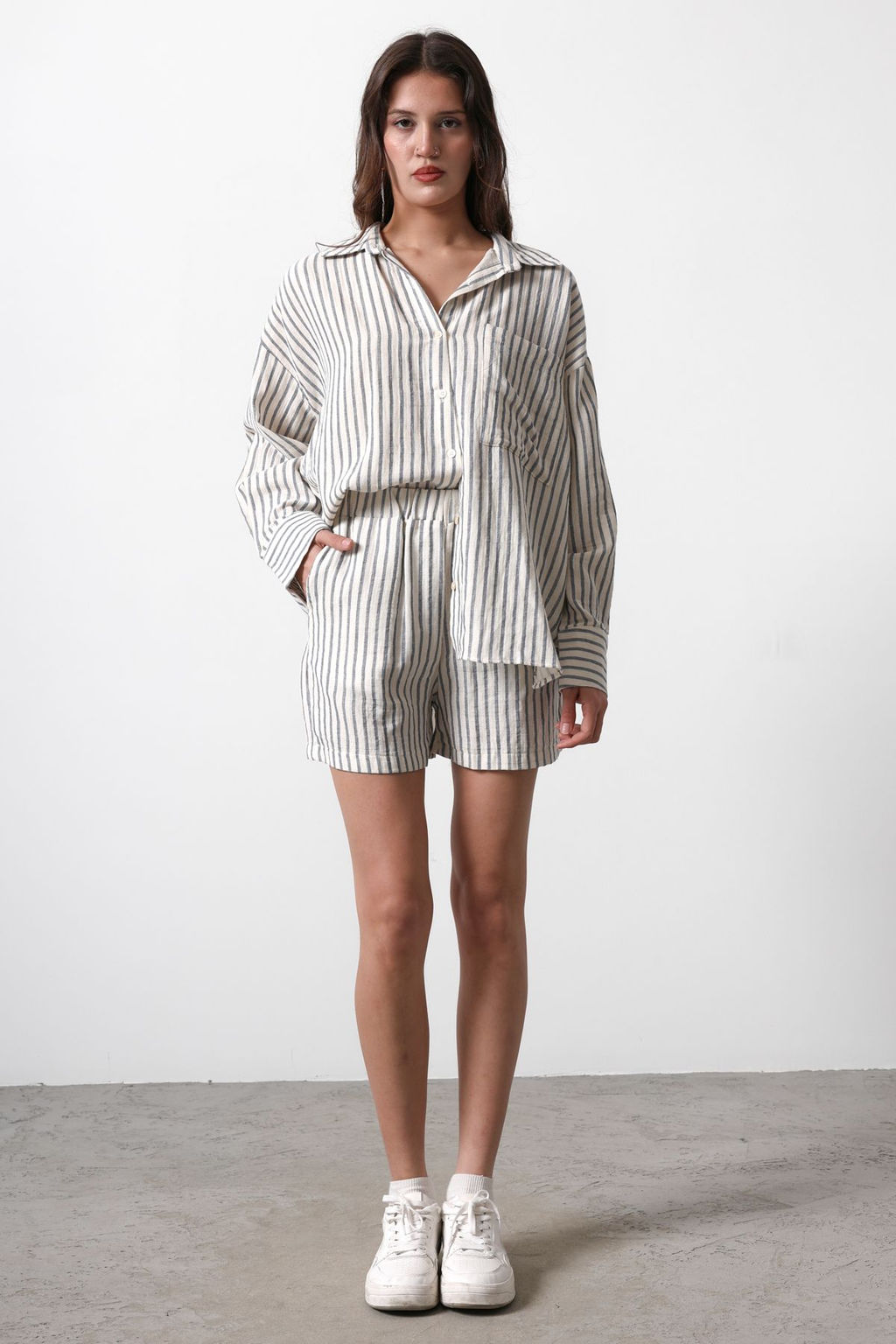 TRENDYOLMILLA Bej Beli Lastikli Cizgili Muslin Sort & Bermuda TWOSS25SR00039