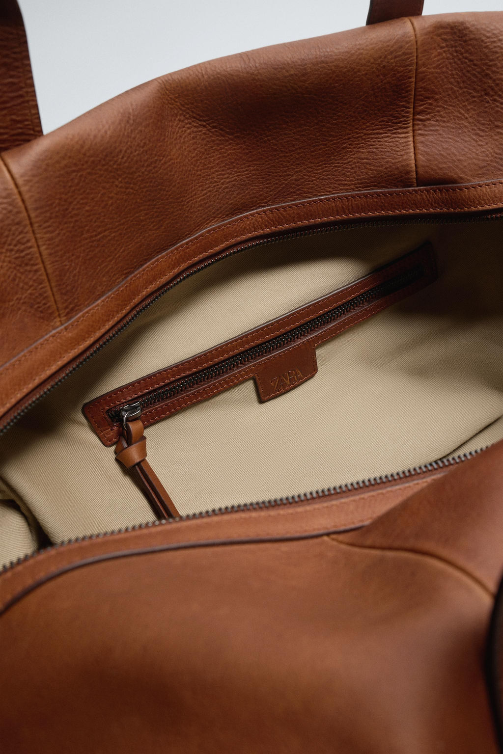 XL LIMITED EDITION LEATHER HANDBAG - Zara фото 4