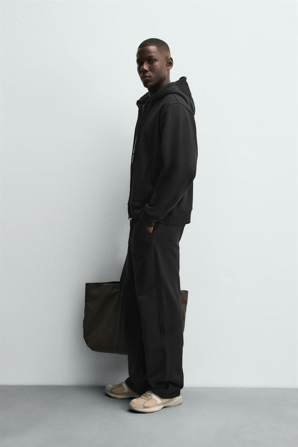 REGULAR FIT JOGGER TROUSERS - Zara фото 4