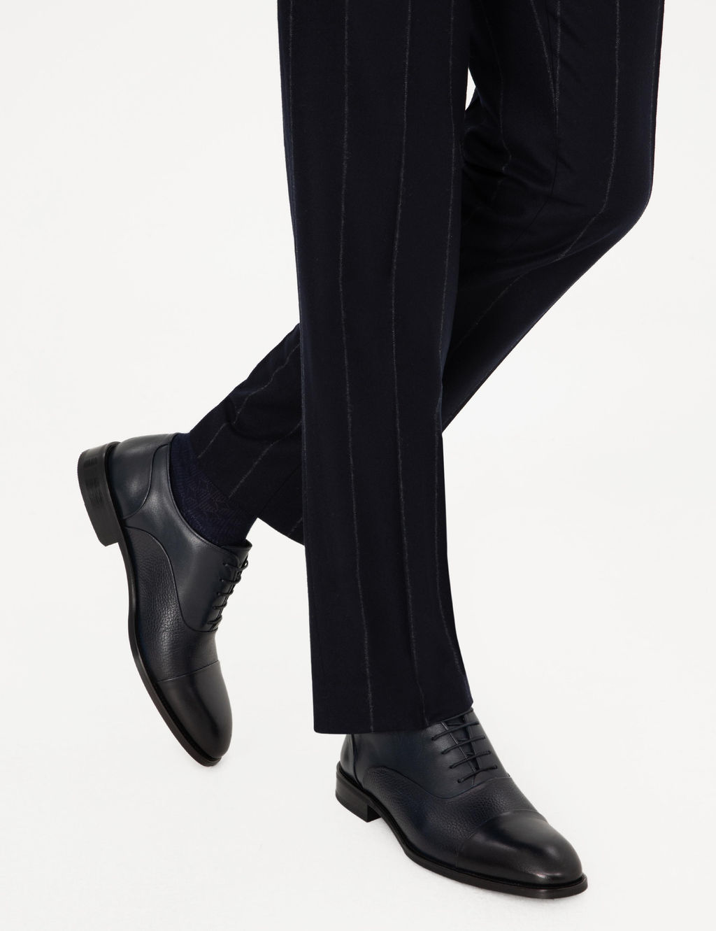 Классические туфли темно-синего цвета