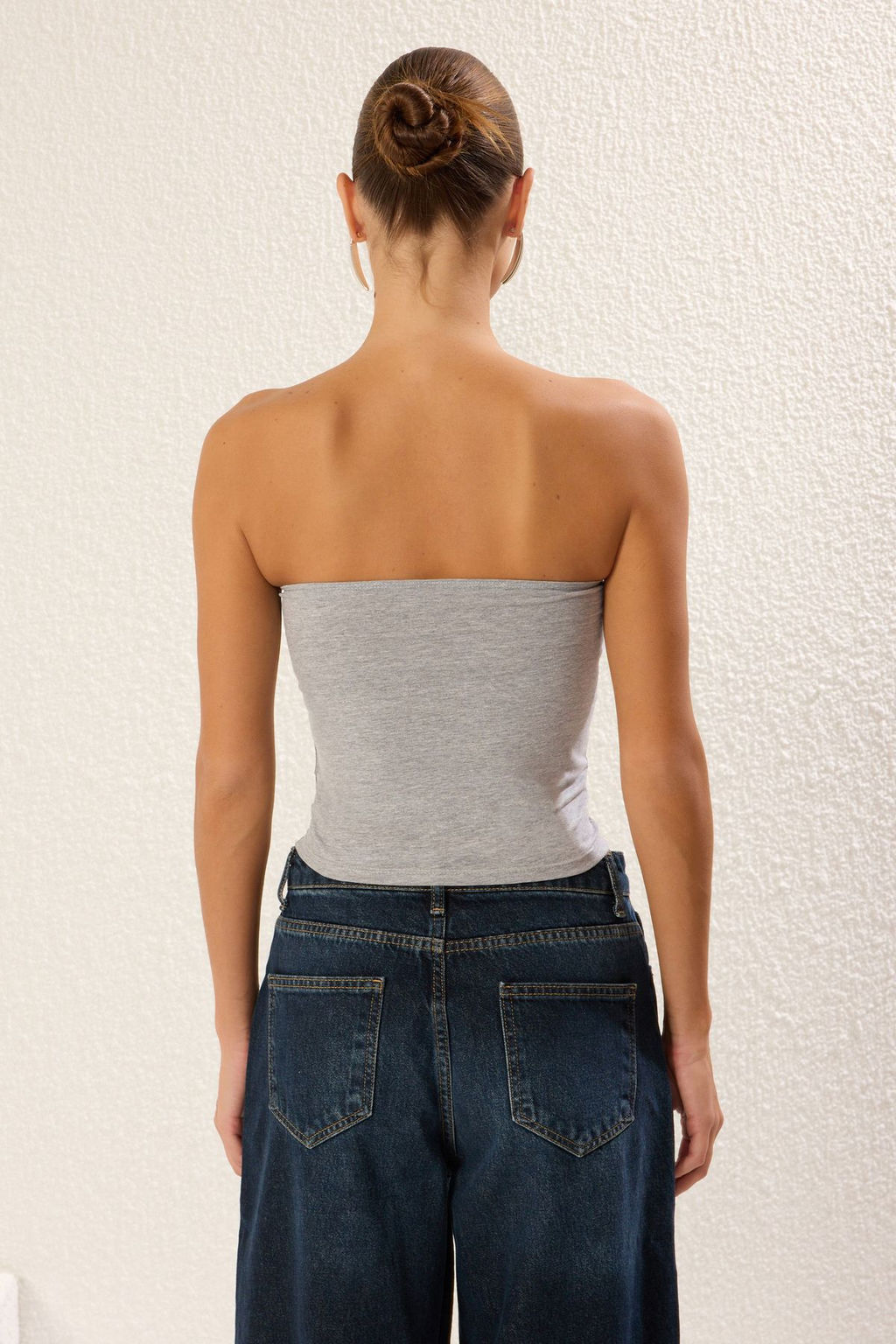 Trendyolmilla Gri Melanj Fitted/Vucuda Oturan Carmen Yaka Fiyonklu Esnek Orme Bluz TWOSS25BZ00151  фото 5