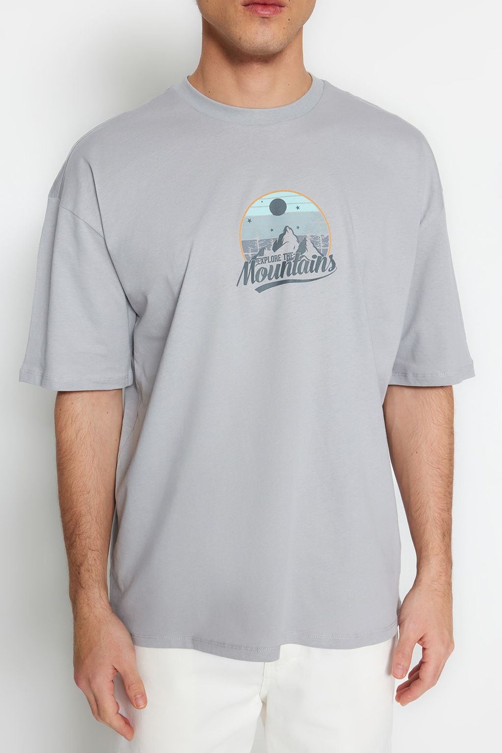 TRENDYOL MAN Kahverengi Oversize/Genis Kesim Manzara-Yaz? Bask?l? %100 Pamuklu T-Shirt TMNSS23TS00206 - Trendyolmilla фото 5
