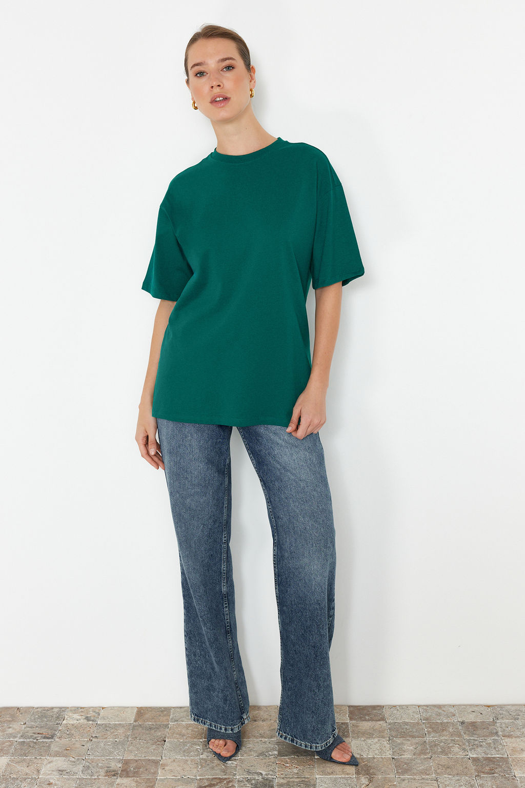 Zumrut Yesili %100 Kal?n Pamuklu Premium Oversize/Genis Kal?p Orme T-Shirt TWOSS23TS00040