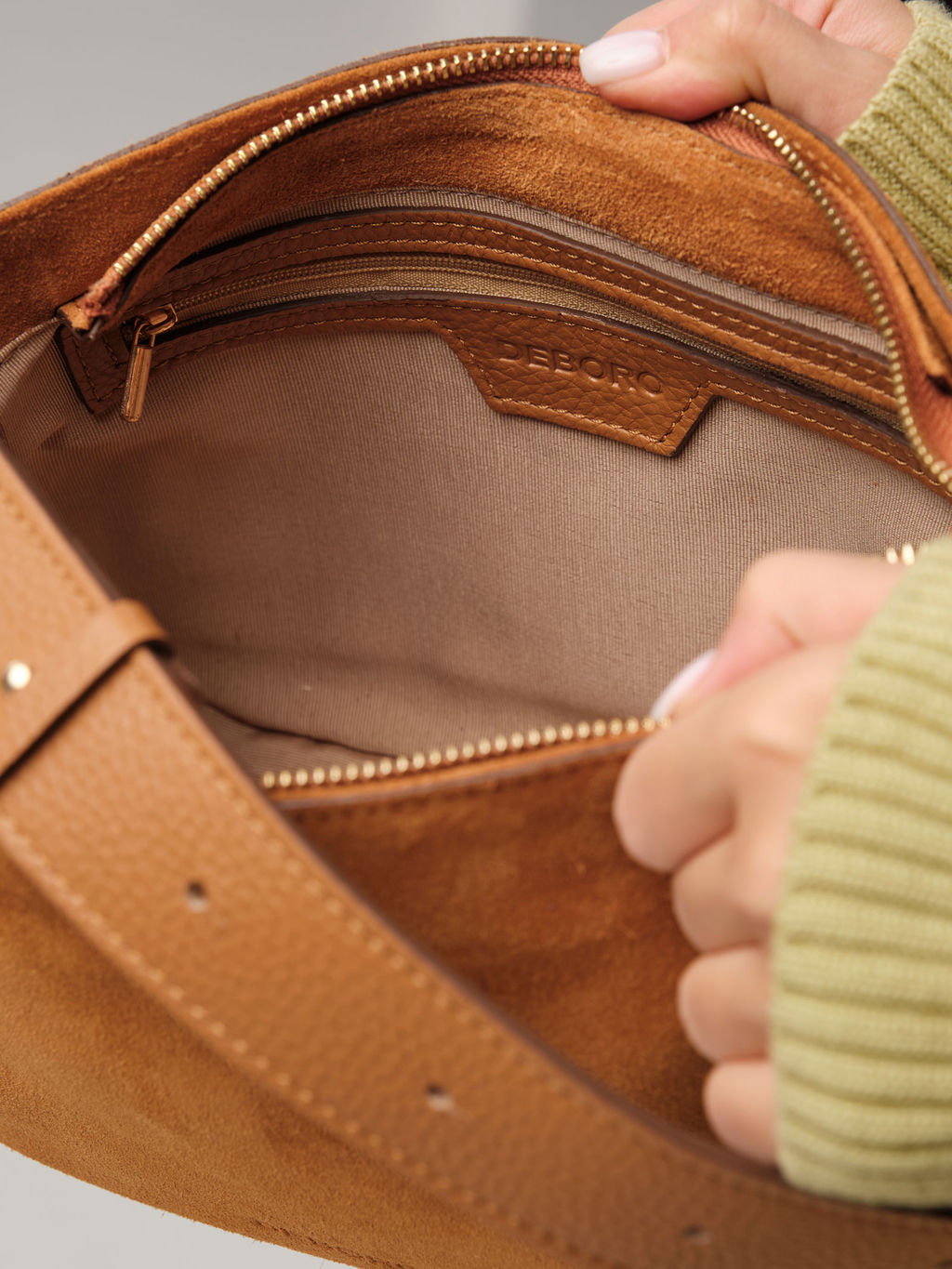 Замшевая сумка Deboro 30610 коричневый лист