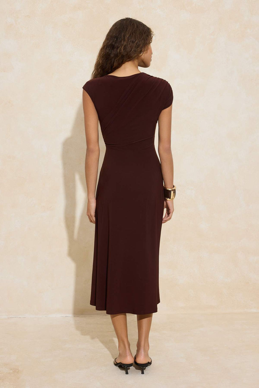 Kahverengi A-Kesim/Can Form Dusuk Kol K?sa Kollu Buzgulu Midi Esnek Orme Elbise TWOSS26EL00045 - Trendyolmilla фото 6