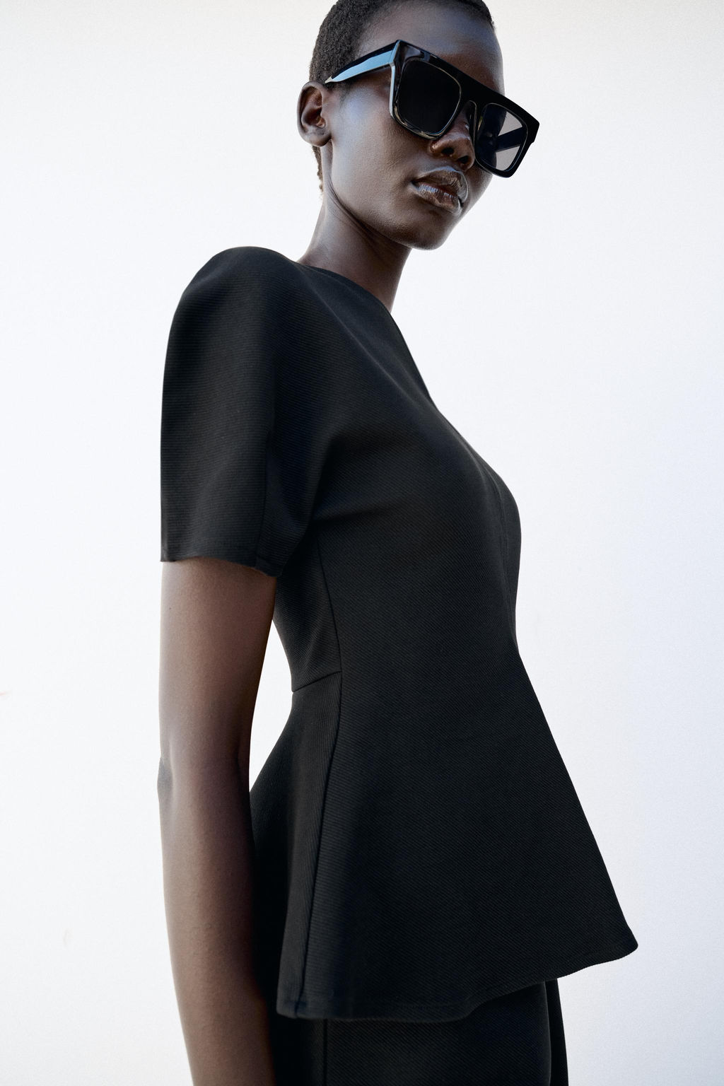 TOP PEPLUM MANGA ABULLONADA / Negro - Zara фото 3