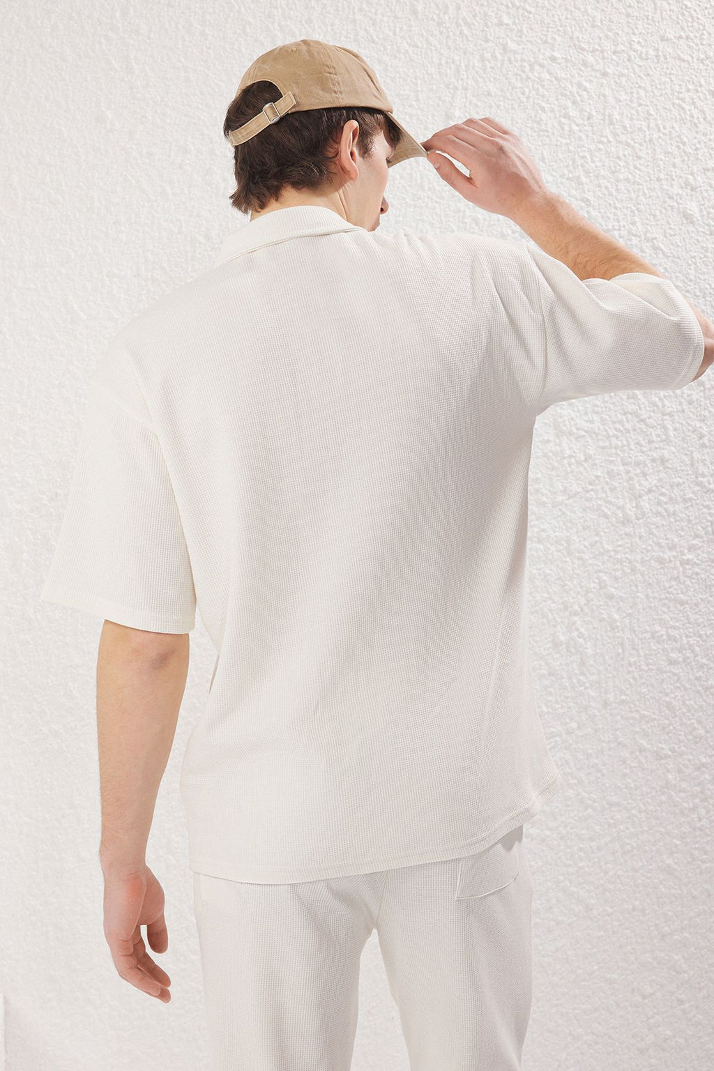 TRENDYOL MAN Ekru Oversize/Genis Kesim Dokulu Fermuarl? Polo Yaka T-shirt TMNSS25PO00006 - Trendyolmilla фото 5