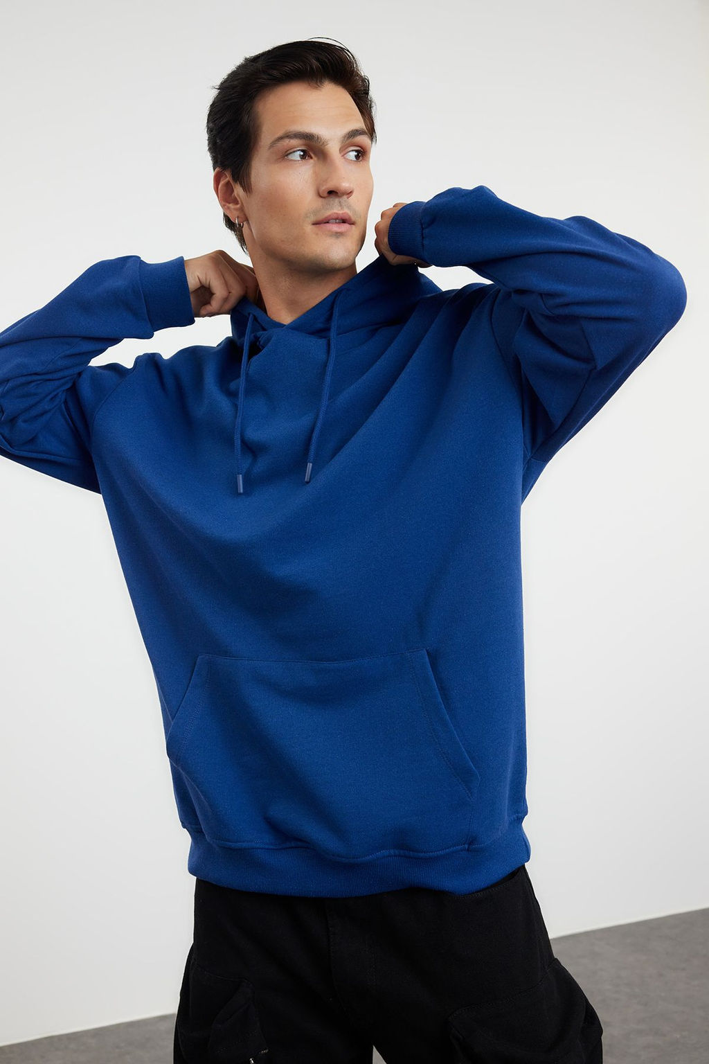Lacivert Oversize/Genis Kesim Kapusonlu Ici Polar/S?cak Tutan Sweatshirt TMNAW23SW00195