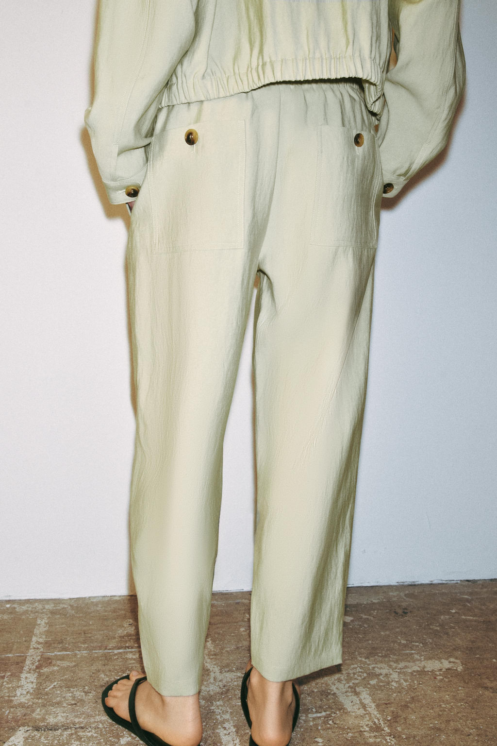 PANTAL?N CARROT CINTURA EL?STICA / Verde agua - Zara фото 3