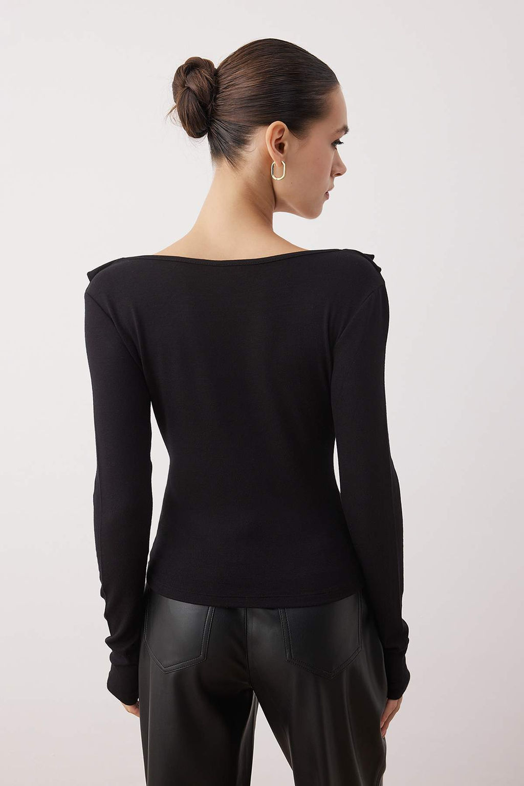 Siyah F?rf?rl? Fitted/Vucuda Oturan Orme Bluz TWOAW26BZ00287 - Trendyolmilla фото 4