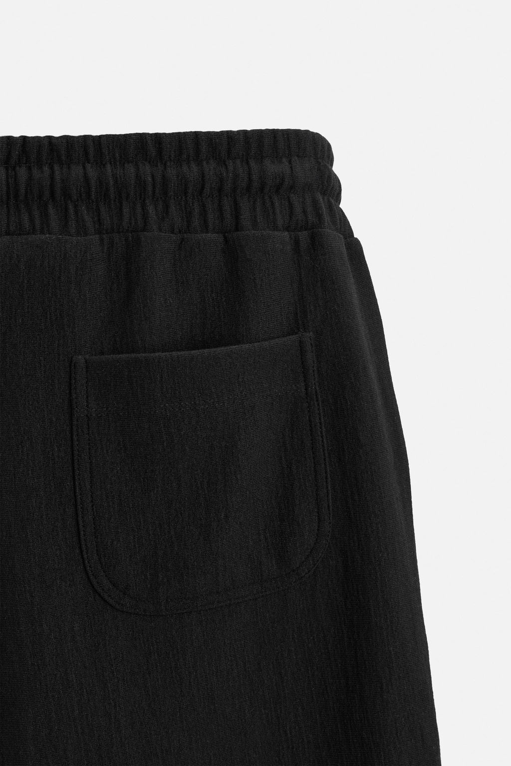 TEXTURED JOGGER BERMUDA SHORTS