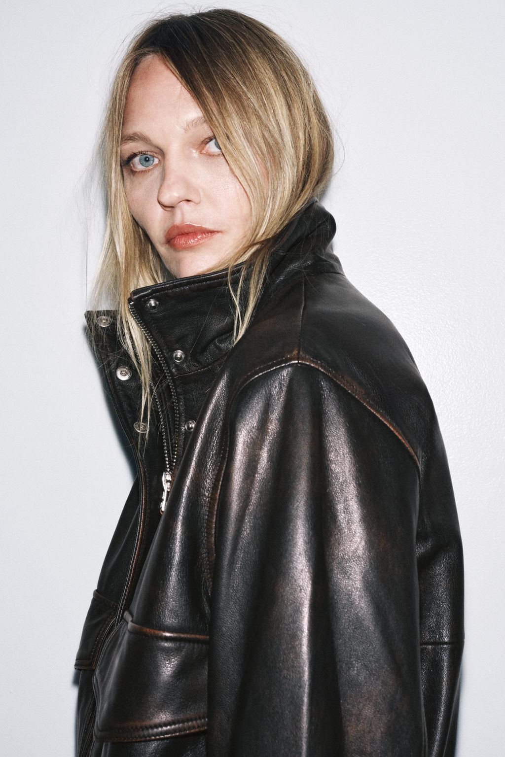 ZW COLLECTION LIMITED EDITION LEATHER BOMBER JACKET - Zara фото 2