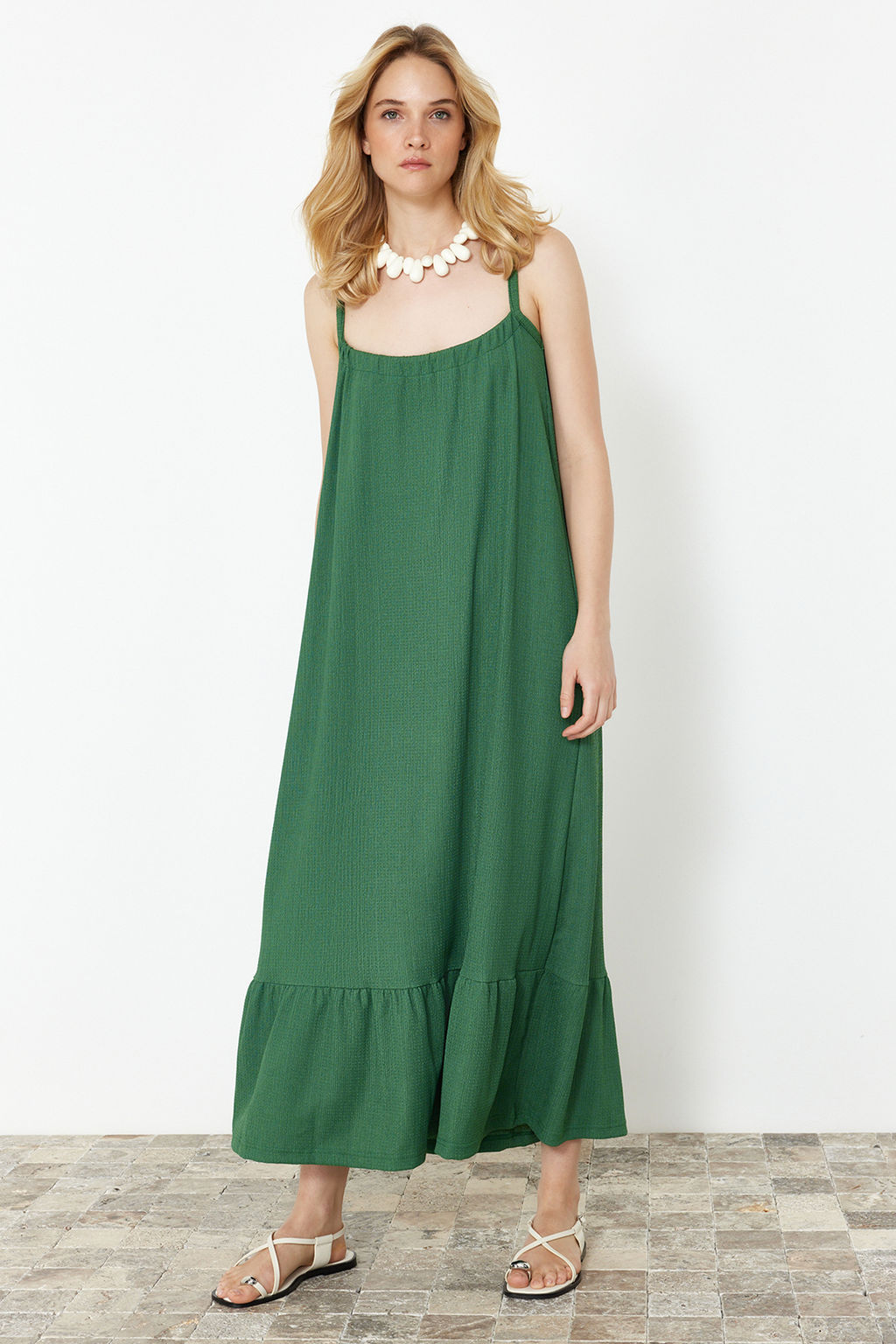 TRENDYOLMILLA Siyah S?rt Detayl? Ask?l? Burumcuk/Dokulu Maxi Orme Elbise TWOSS24EL00259