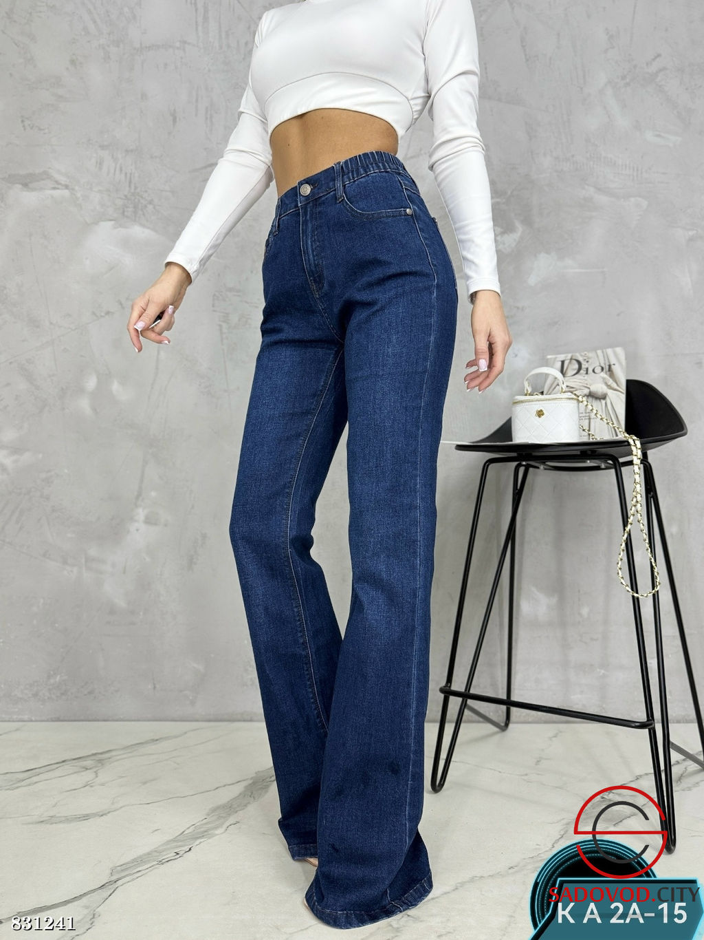 Джинсы широкие сзади на резинке