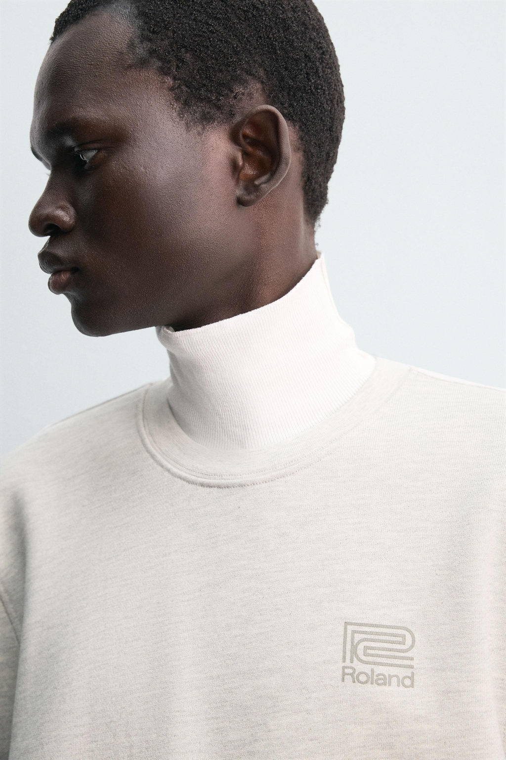 ROLAND CORPORATION  CREW NECK SWEATSHIRT