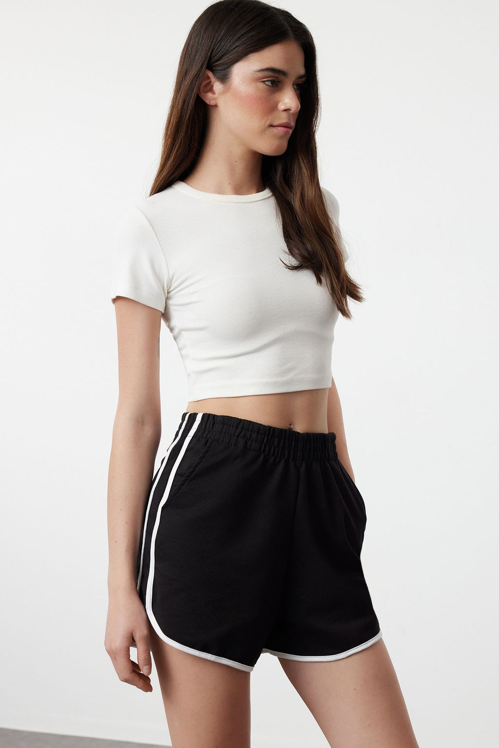 TRENDYOLMILLA Siyah Biye Detayl? Mini Esnek Orme Sort & Bermuda TWOSS24SR00211 фото 8