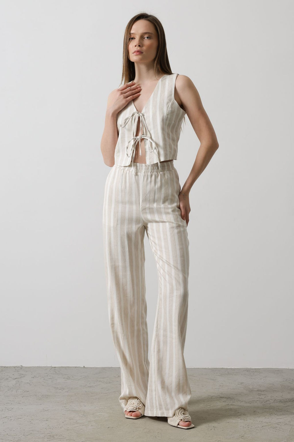 TRENDYOLMILLA Bej Keten Gorunumlu Cizgili Beli Lastikli Cigarette Pantolon TWOSS25PL00037 фото 3