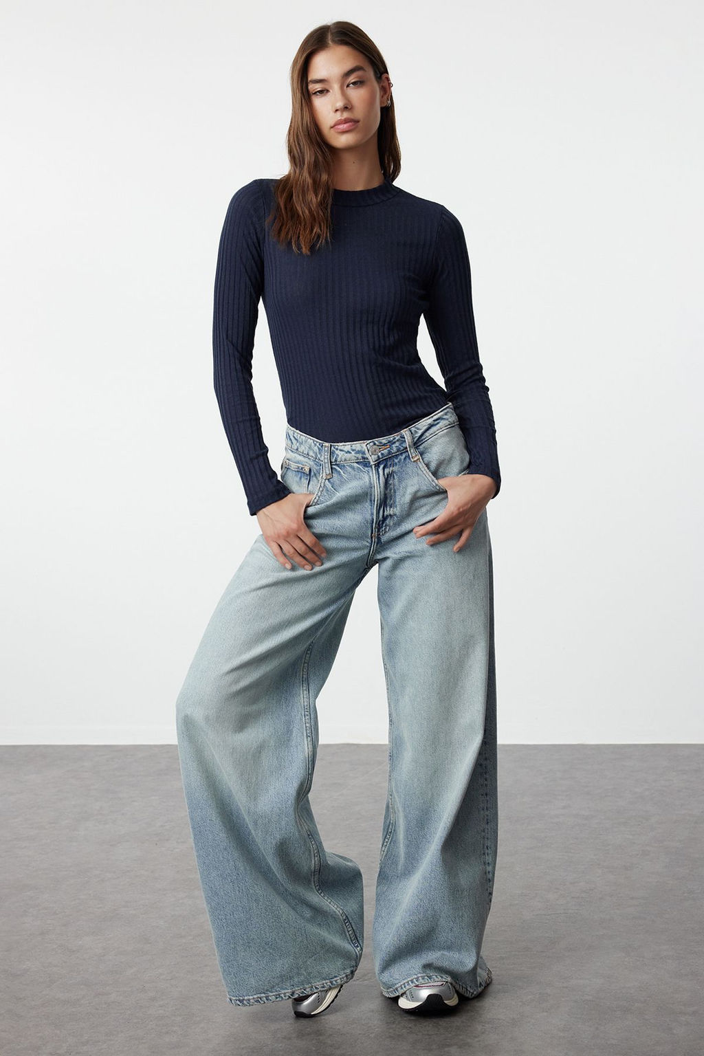 Trendyolmilla Siyah Dik Yaka Fitilli Esnek Fitted/Vucuda Oturan Orme Bluz TWOAW20BZ0200 фото 12