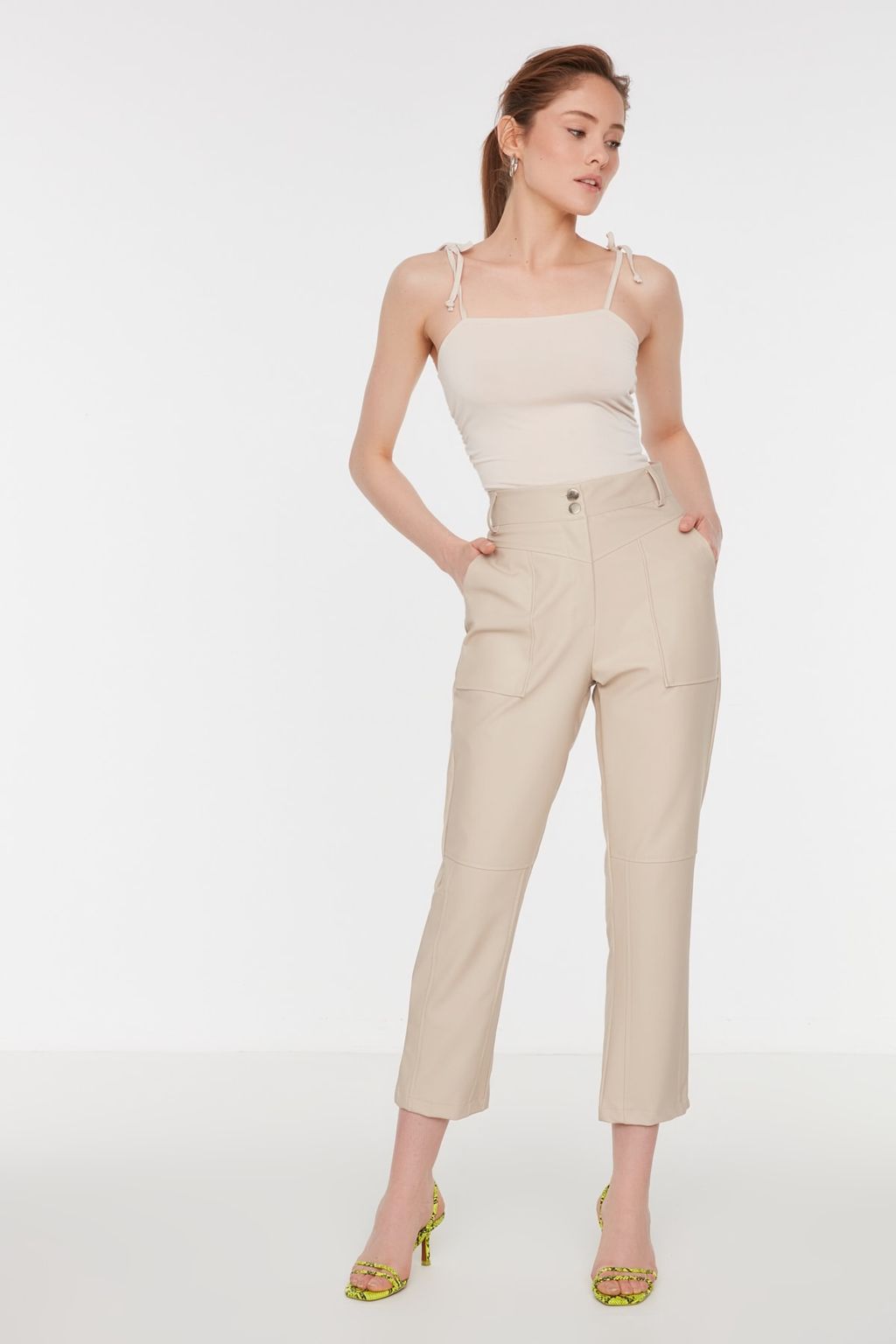 TRENDYOLMILLA Tas Cigarette Dokuma Suni Deri Pantolon TWOAW22PL0347  фото 7