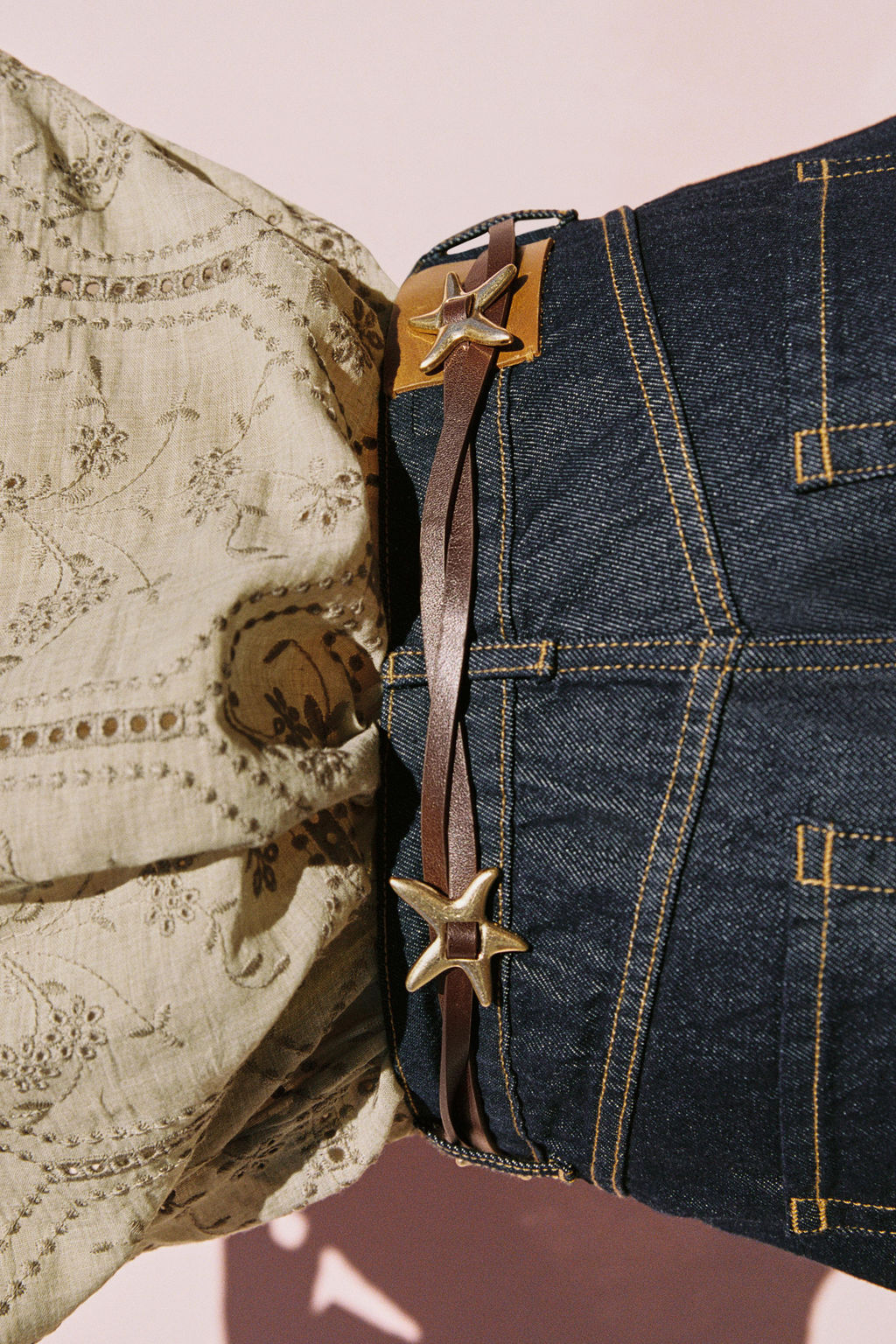 CINTUR?N DOBLE PIEL 100% ESTRELLAS / Marr?n - Zara фото 3