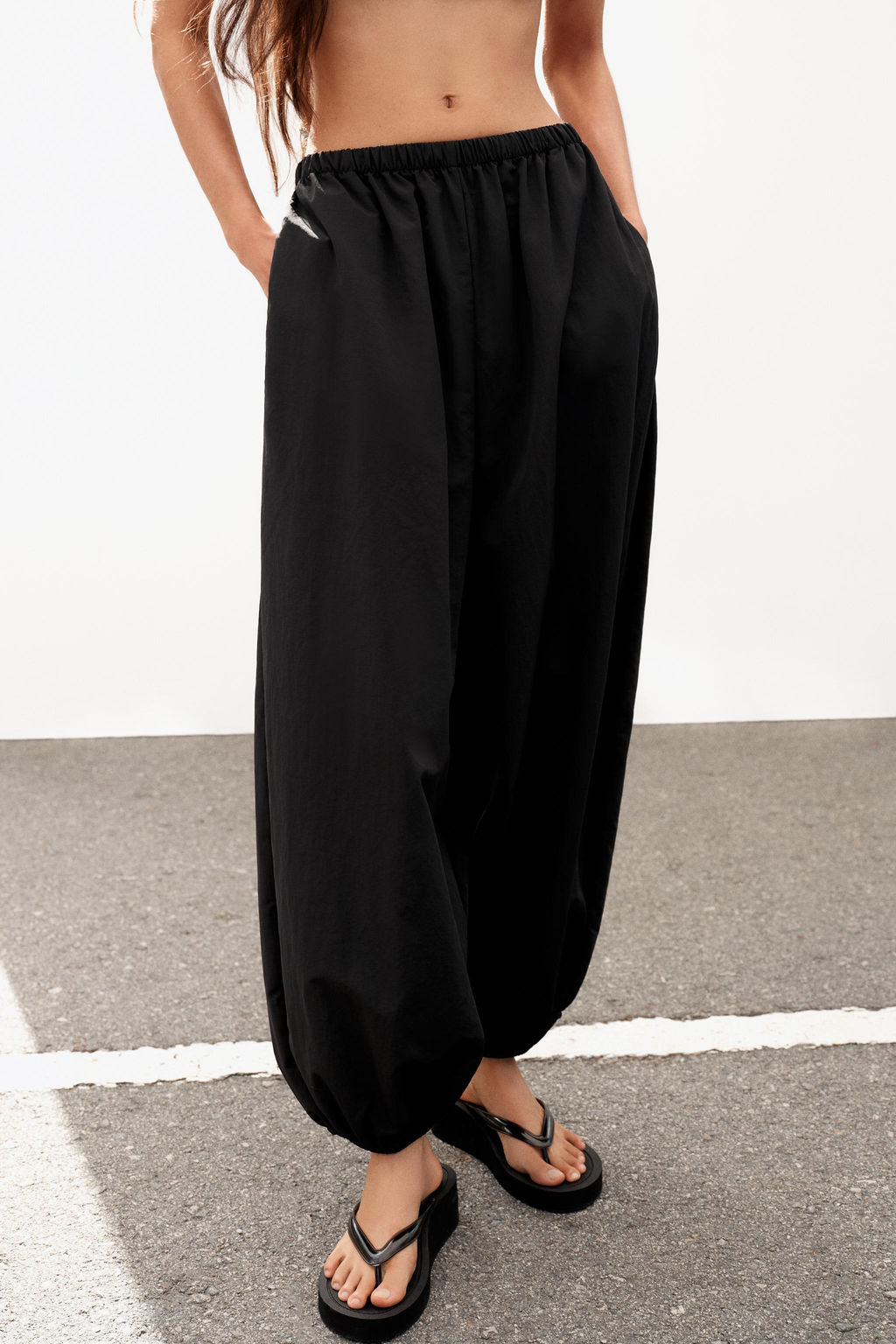 PANTAL?N NYLON BOMBACHO / Negro - Zara фото 2