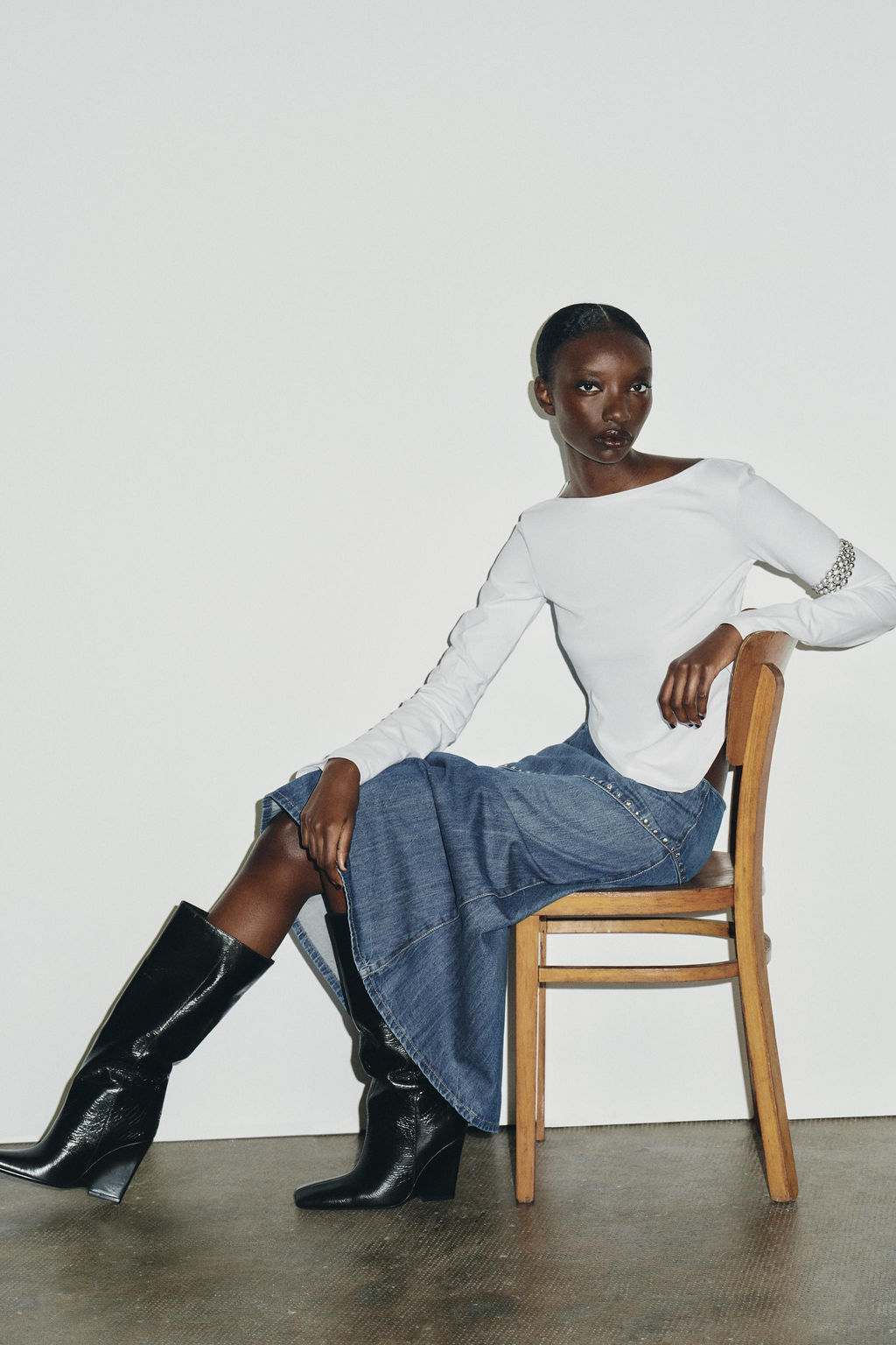 ASYMMETRIC BOAT NECK T-SHIRT - Zara фото 3