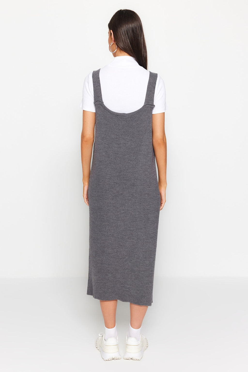 TRENDYOLMILLA Siyah Maxi Triko V Yaka Jile Elbise TWOAW24EL00011 фото 12