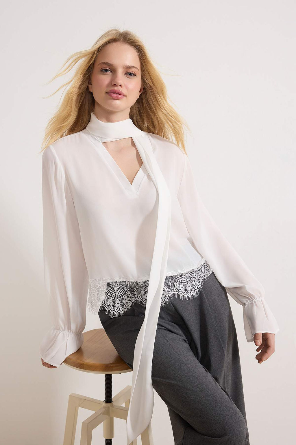 Siyah Fular ve Dantel Detayl? S?k Dokuma Bluz TWOSS26BZ00214 - Trendyolmilla фото 6