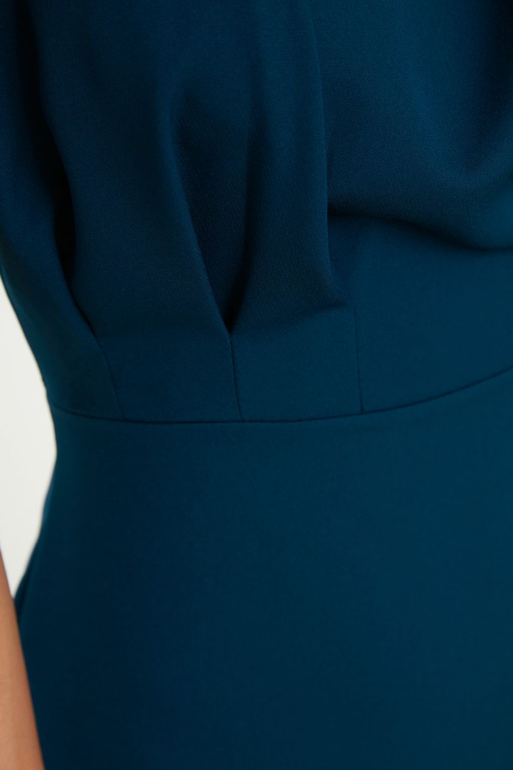 TRENDYOLMILLA Bordo Vucuda Oturan Dik Yaka Midi Kalem Etek Dokuma Elbise TWOAW20EL0311  фото 14