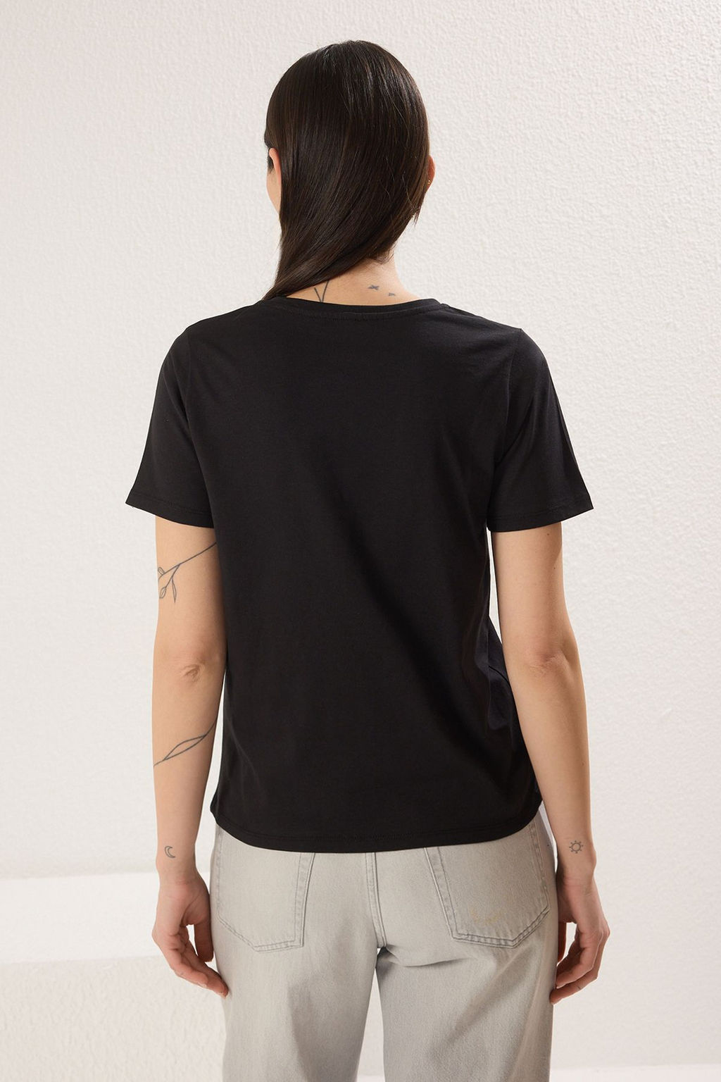 TRENDYOLMILLA Siyah-Siyah 2Li Paket %100 Pamuk Regular Bisiklet-V yaka Orme T-Shirt TWOSS25TS00189 фото 7