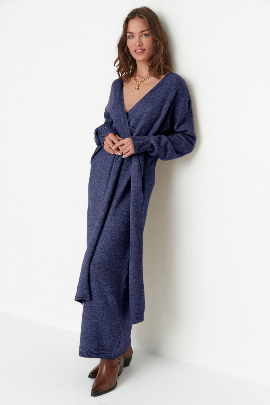 TRENDYOLMILLA Camel Yumusak Dokulu Midi Triko Kruvaze Yaka Baglama Detayl? Elbise TWOAW21EL0260  фото 23