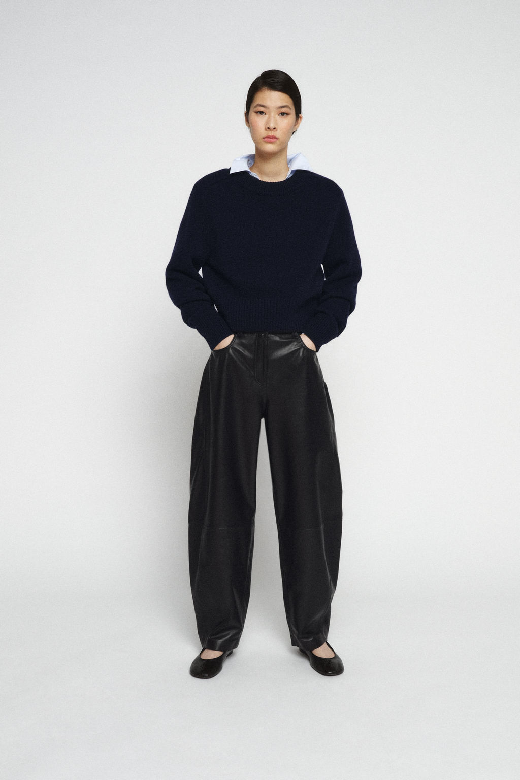 ZW COLLECTION LIMITED EDITION LEATHER BARREL TROUSERS - Zara фото 2