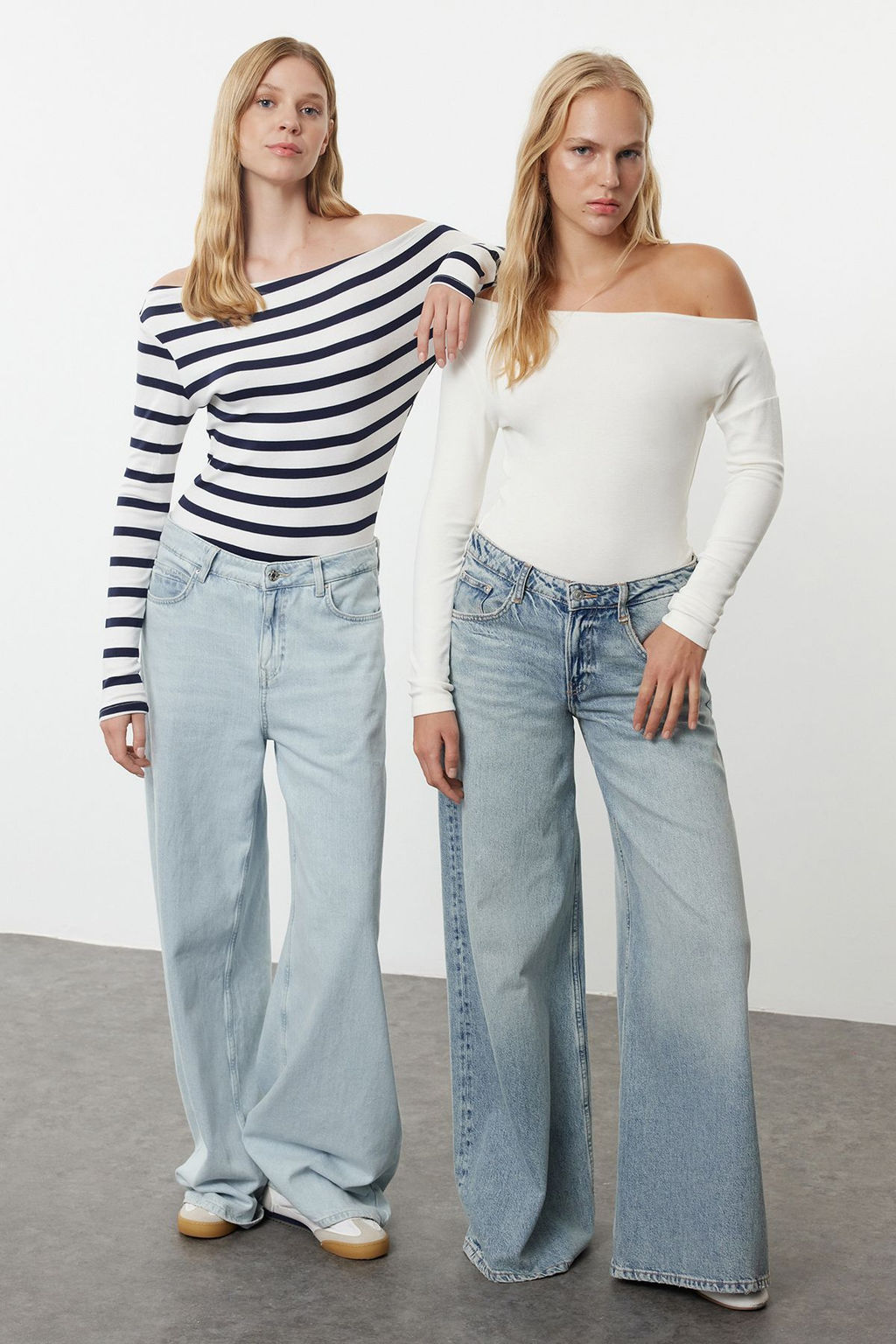 Lacivert Cizgili-Ekru Soft Touch/Yumusak Kumasl? Vucuda Oturan Esnek Orme Bluz TWOAW25BZ00063