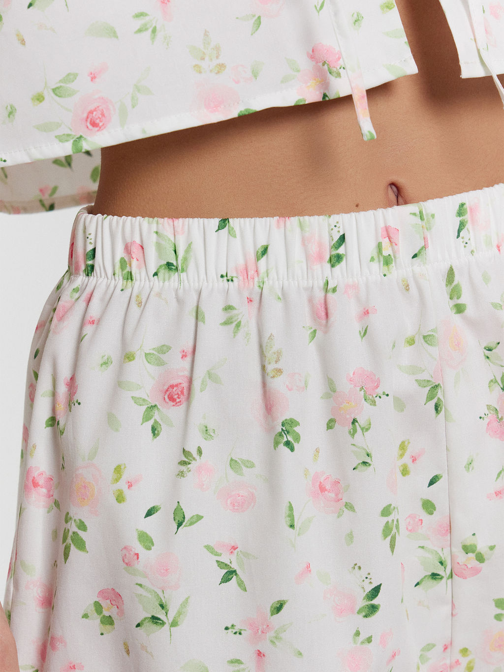 КОМПЛЕКТ ЖЕНСКИЙ (ЖАКЕТ, ШОРТЫ)