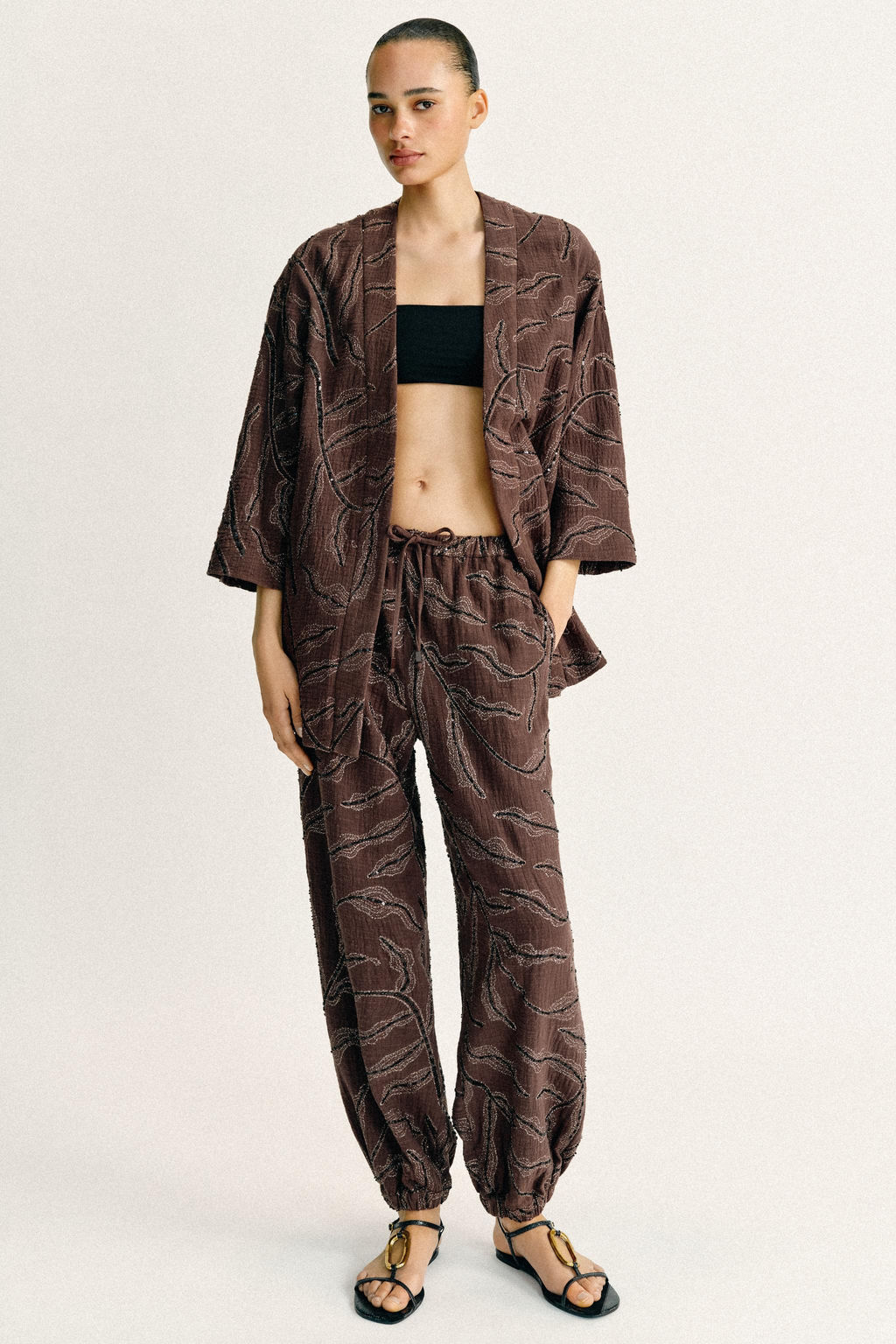 CHAQUETA KIMONO LENTEJUELAS HILO METALIZADO / Marr?n