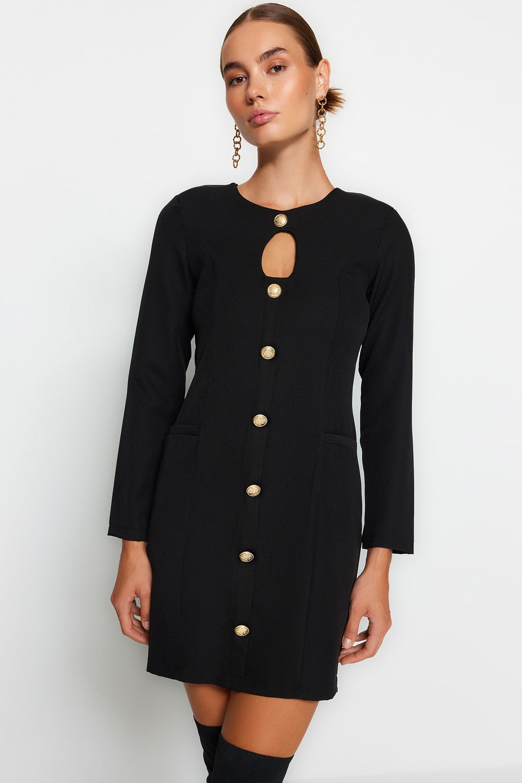 Siyah Duz Kesim Dugme Detayl? Bisiklet Yaka Mini Dokuma Elbise TWOAW24EL00410 - Trendyolmilla фото 6