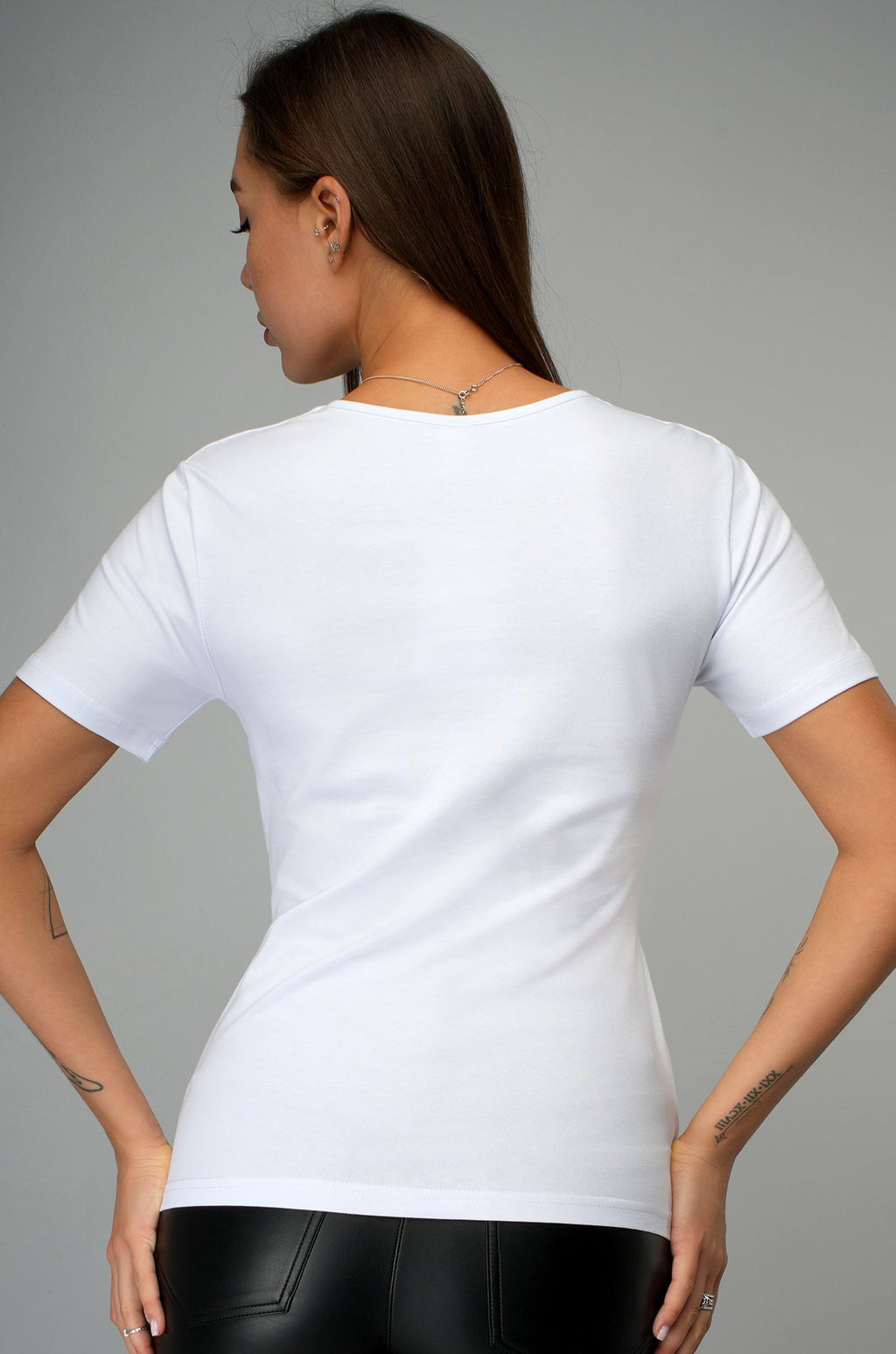 Женская футболка с глубоким вырезом Happyfox