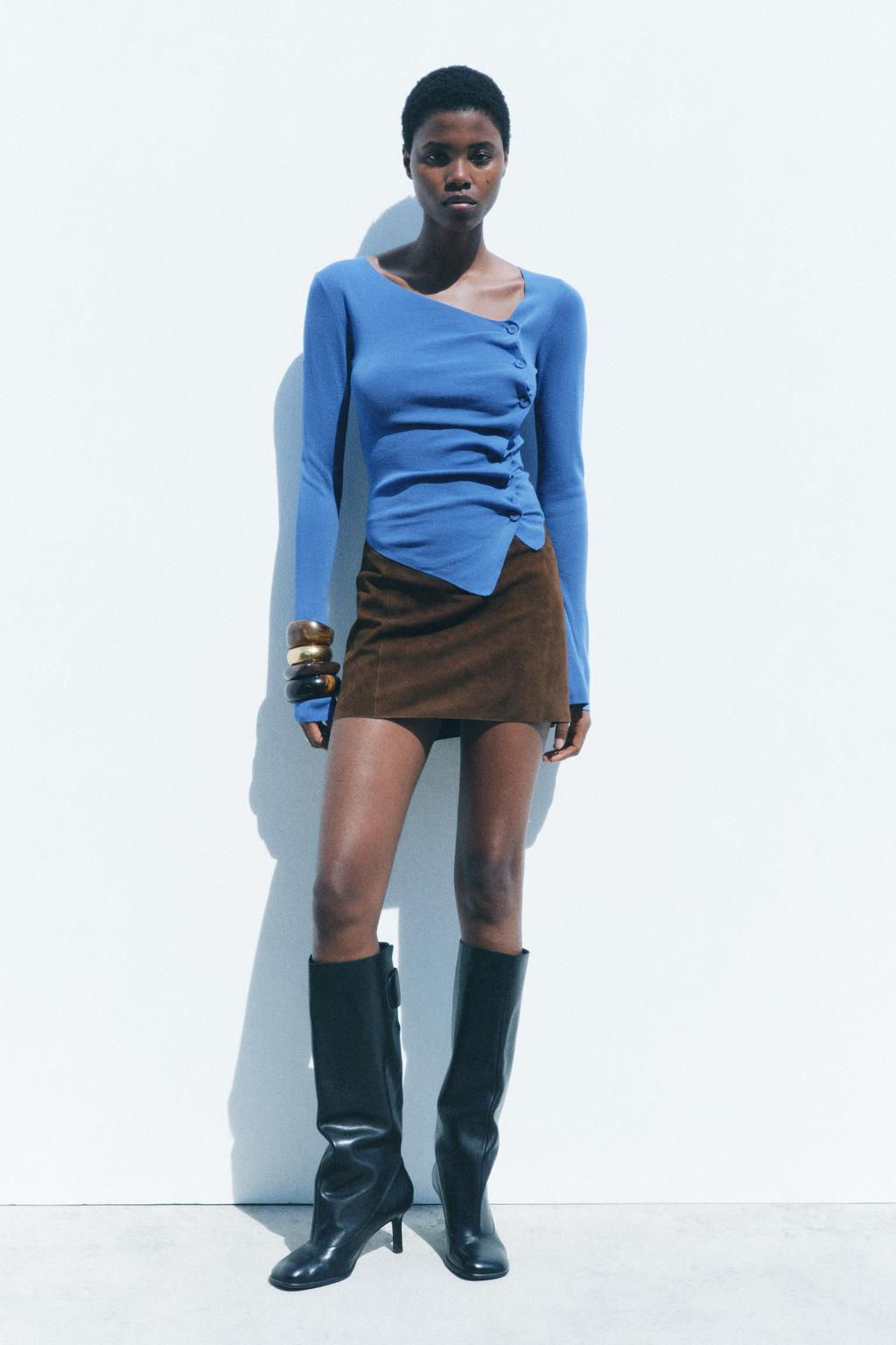 GATHERED KNIT TOP