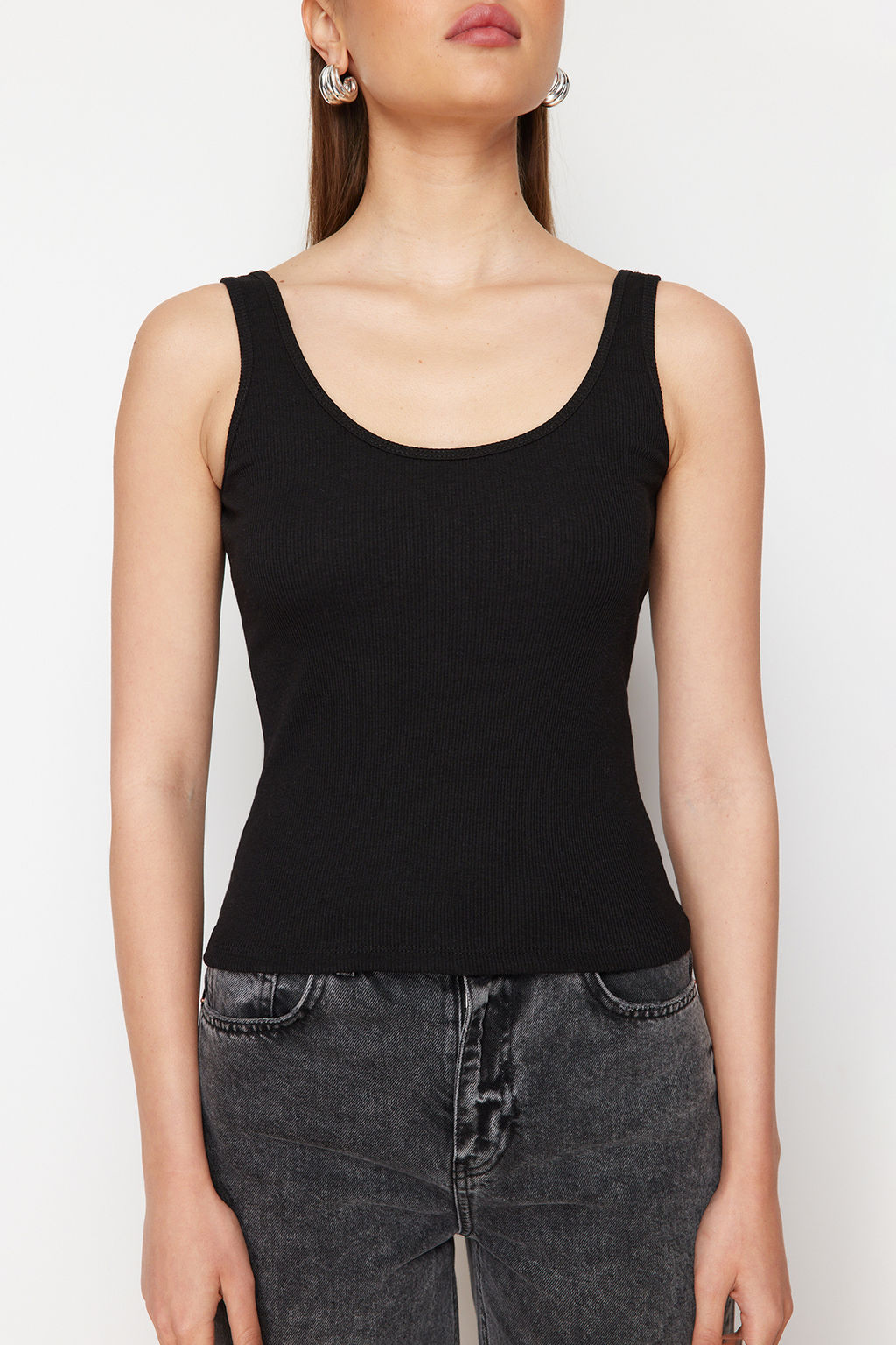 TRENDYOLMILLA Siyah-Beyaz Fitted/Vucuda Oturan Havuz Yaka Fitilli Esnek Orme Atlet TWOSS24AL00050 фото 6