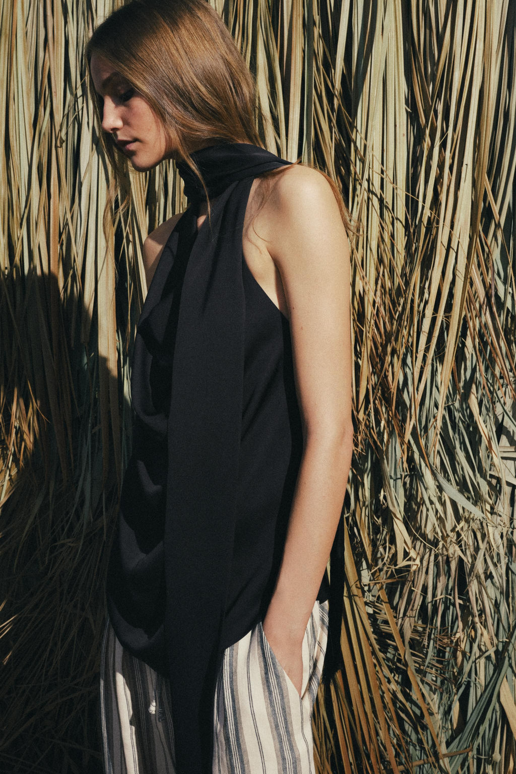 TOP HALTER PA?UELO FLECOS ZW COLLECTION / Negro - Zara фото 10