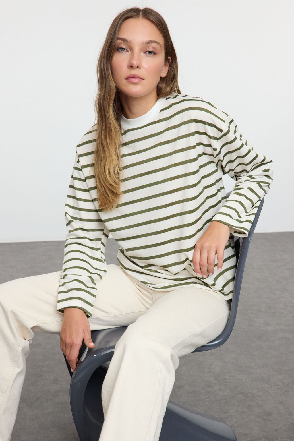 Haki Cizgili Oversize/Genis Kesim Bisiklet Yaka Ince Orme Sweatshirt TWOAW23SW00326