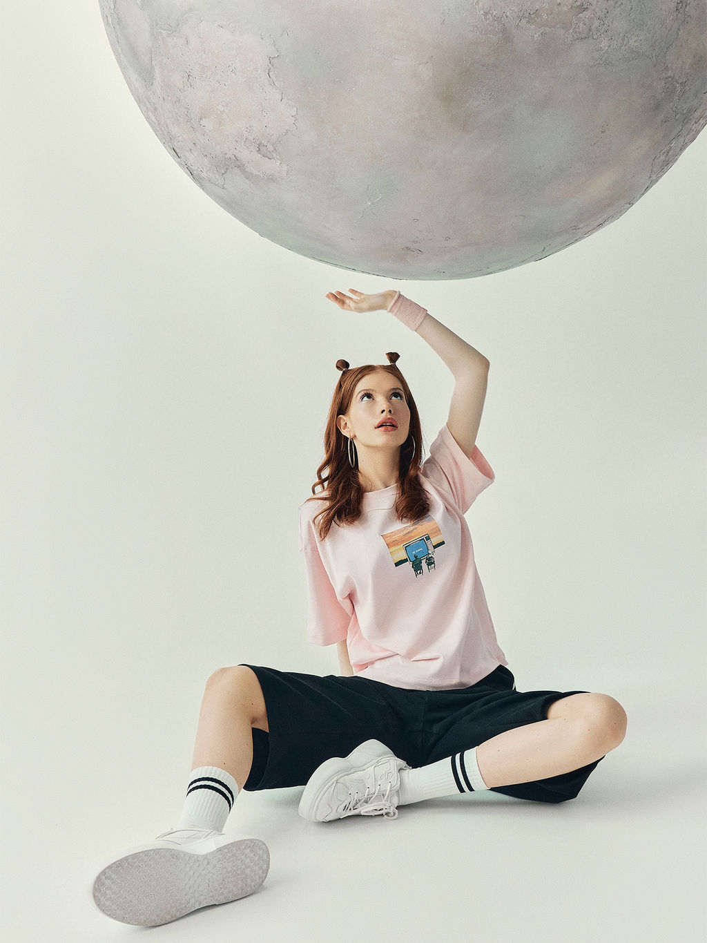 Футболка женская с принтом и надписью "wings of courage"