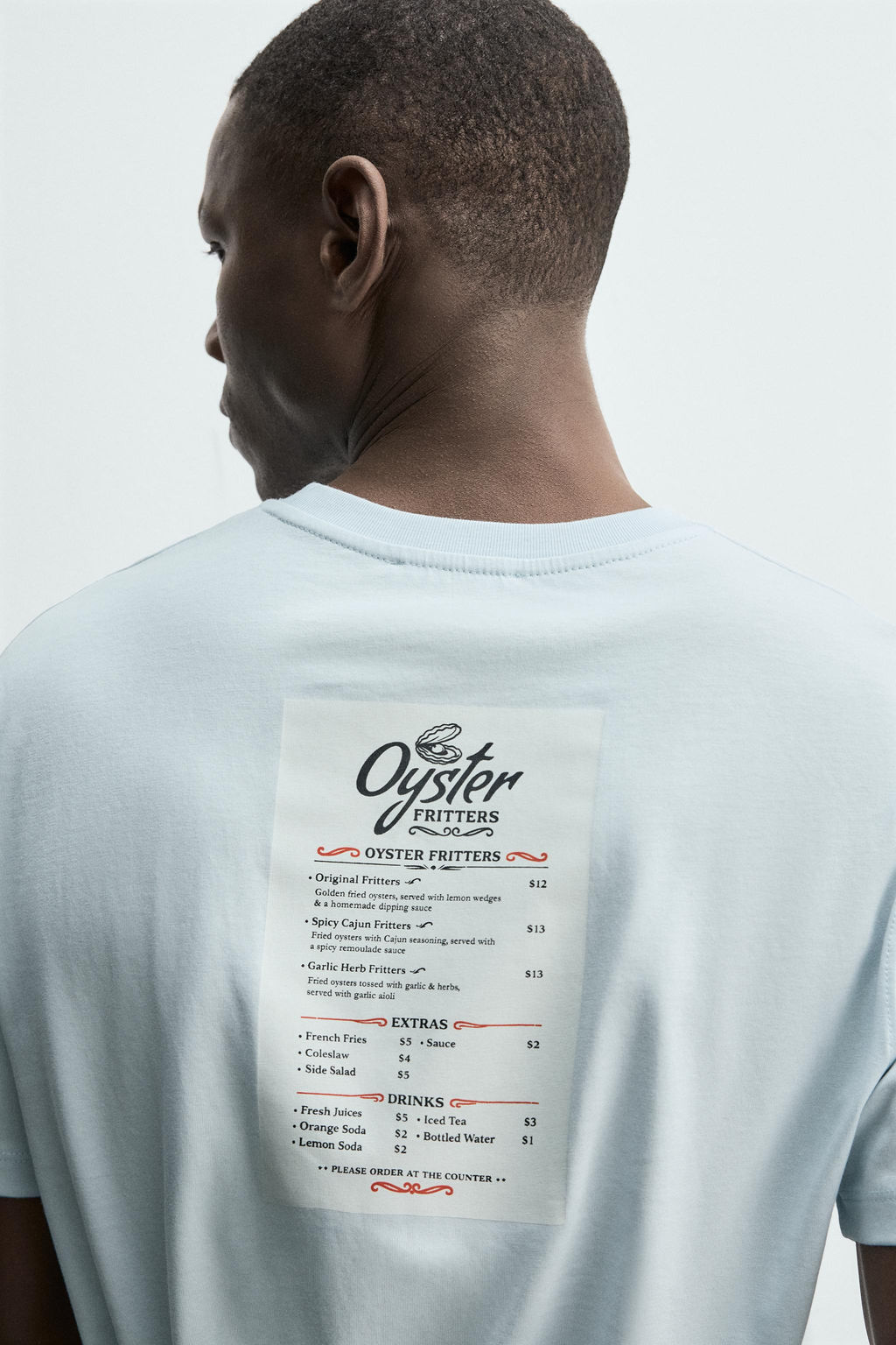 CAMISETA ESTAMPADO CONTRASTE PARCHE / Celeste
