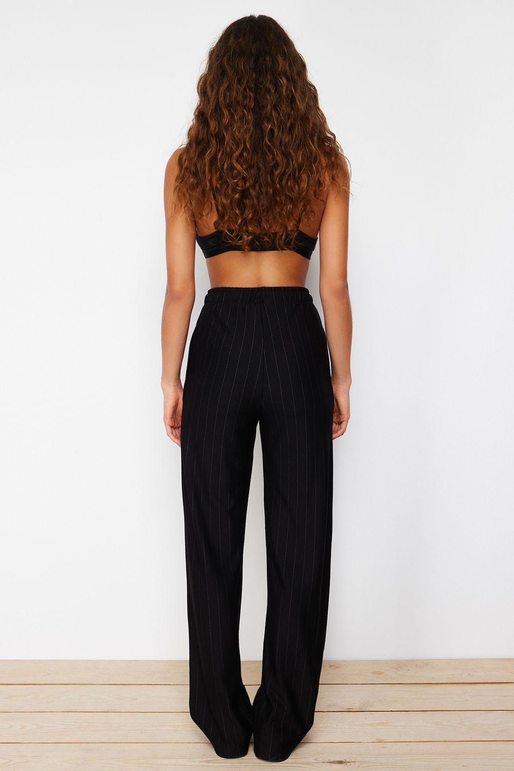 Siyah Kal?n Cizgili Straight/Duz Kesim Esnek Pantolon TWOSS24PL00072