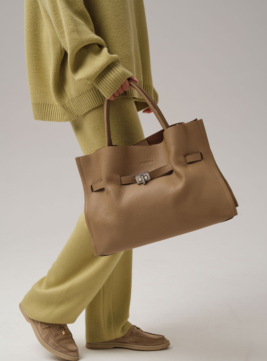 Кожаная сумка Deboro 31195 бежевый карандаш