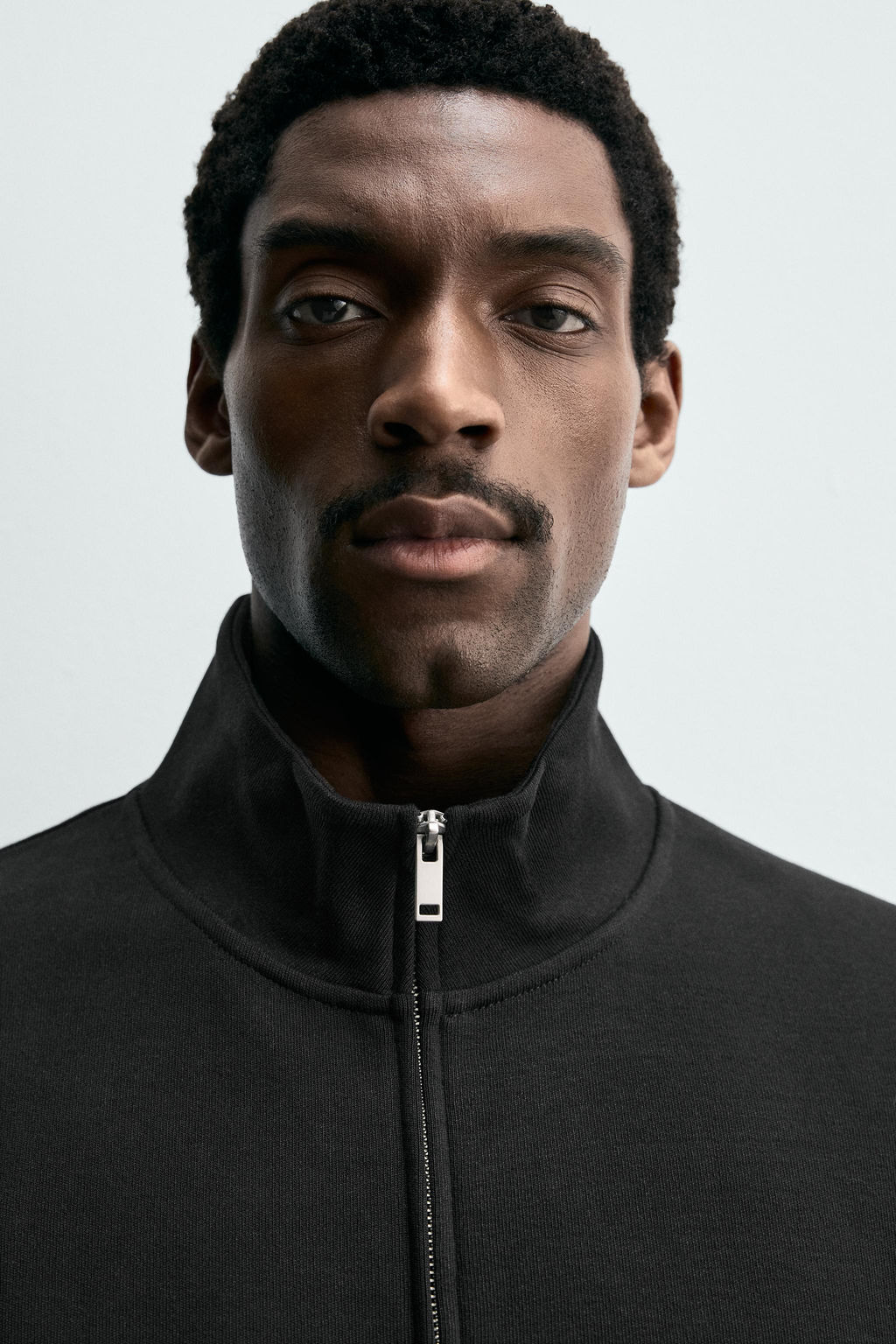 SUDADERA INTERLOCK CREMALLERA / Negro - Zara фото 6