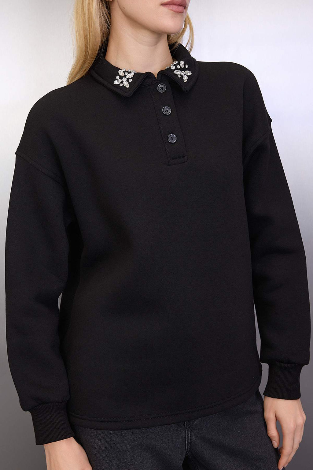 Siyah Yakas? Tas Detayl? Oversize/Genis Kal?p Orme Sweatshirt TWOAW26SW00121 - Trendyolmilla фото 4